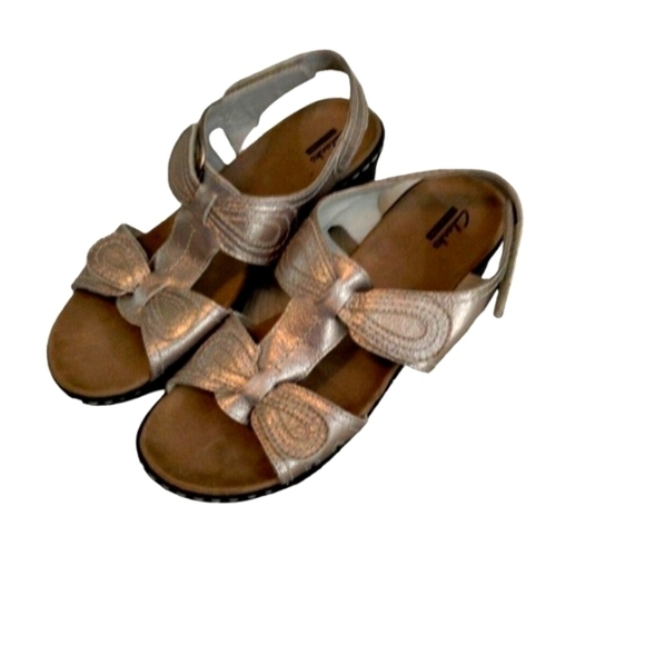 Clarks Collection Womens Size 10 Sandals Metallic Gold Soft Cushion Comfort - Picture 1 of 10